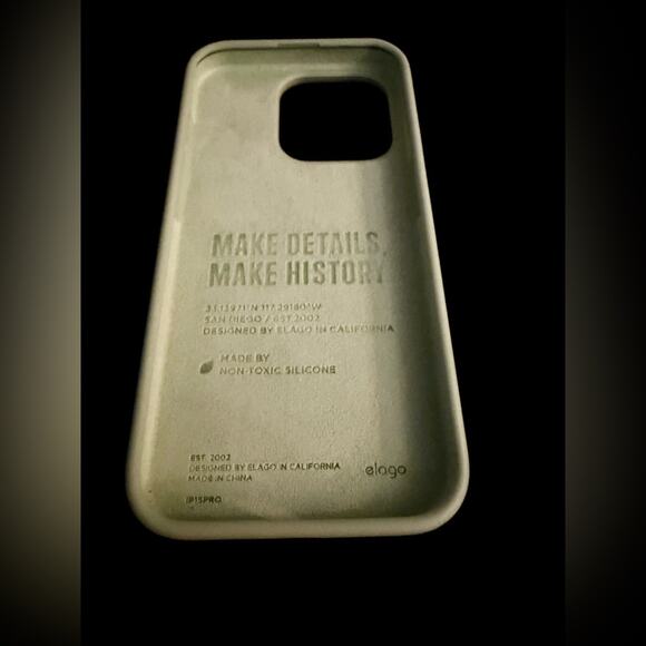 elago sage green silicone liquid w Octobuddy Suction cup mount iphone 15 pro - Picture 4 of 10